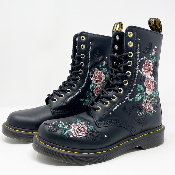 Dr. Martens Shoes - Dr. Martens 1490 Vonda Chain Floral Lace Up Combat Boots Size 8